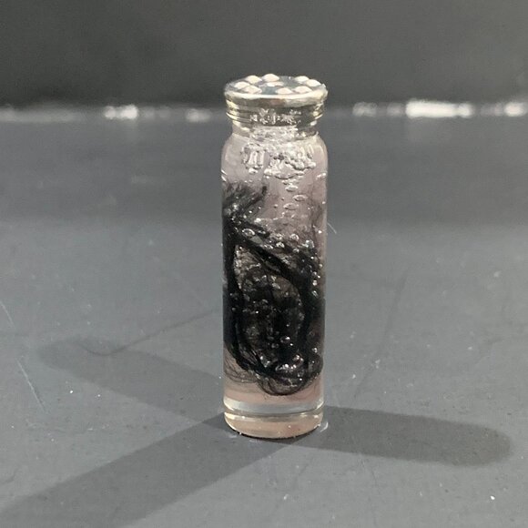 Resident Evil 5 - UROBORUS VIRUS VIAL - 1.25inches - Picture 3 of 7